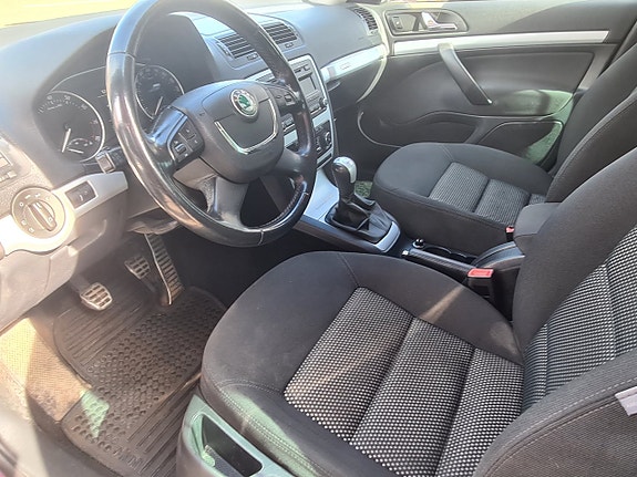 Skoda Octavia Scout 8 of 14
