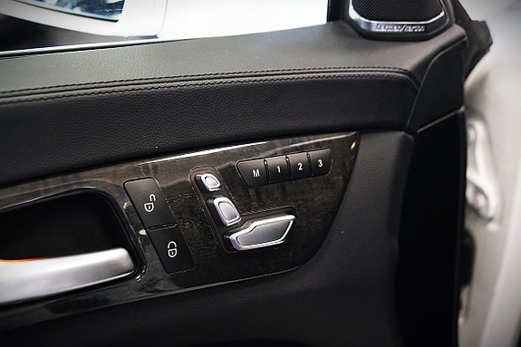 Mercedes-Benz CLS350 12 of 17