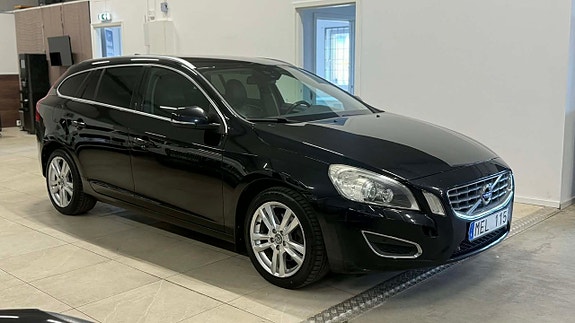 Volvo V60 2 of 15