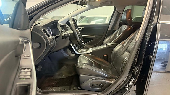 Volvo V60 9 of 15
