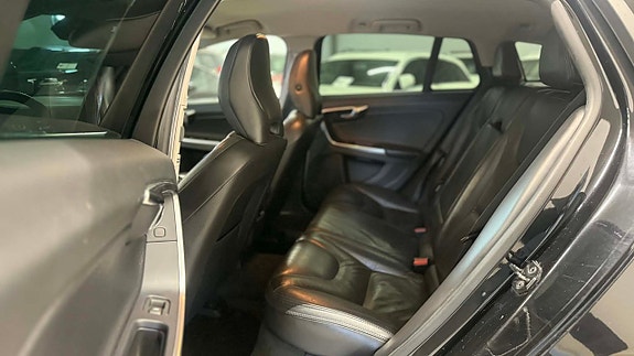 Volvo V60 11 of 15