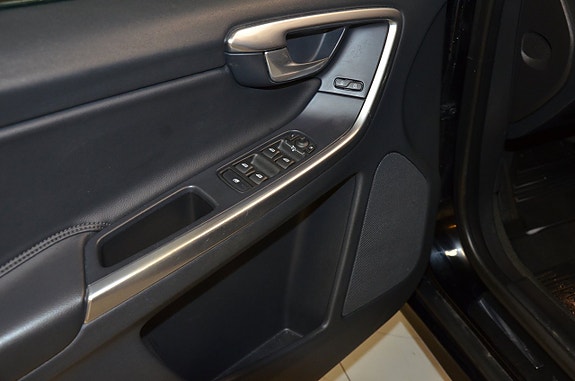 Volvo XC60 18 of 23