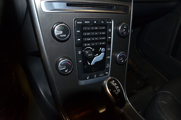Volvo XC60 15 of 23