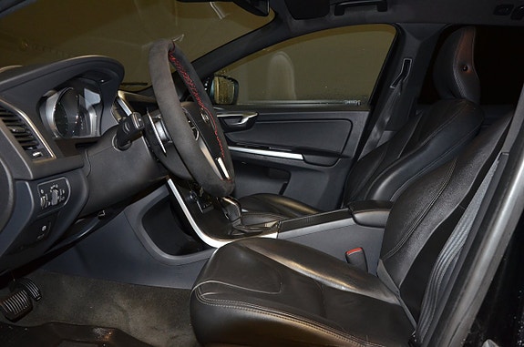 Volvo XC60 14 of 23