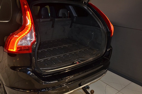 Volvo XC60 8 of 23