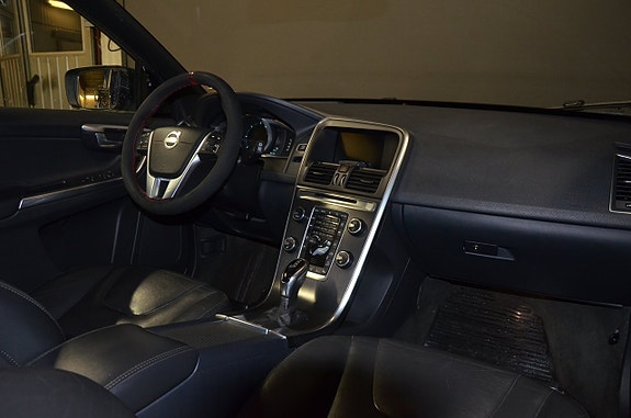 Volvo XC60 11 of 23