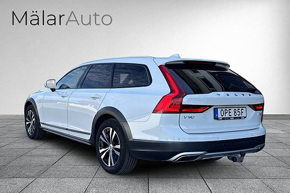 Volvo V90 Cross Country 3 of 5