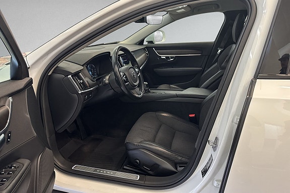 Volvo V90 Cross Country 9 of 14