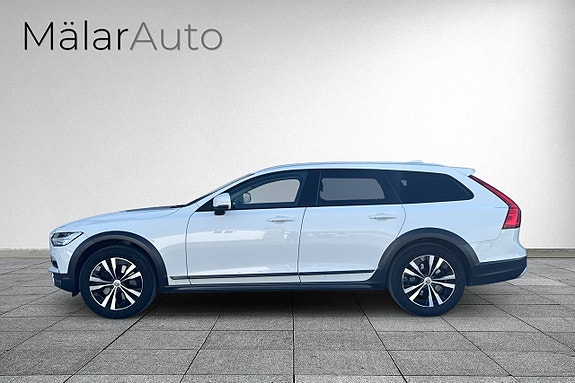 Volvo V90 Cross Country 2 of 5