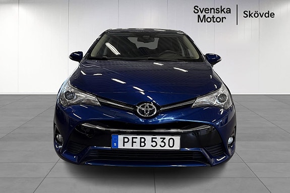Toyota Avensis 2 of 5
