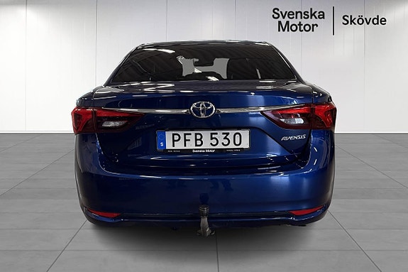 Toyota Avensis 5 of 5