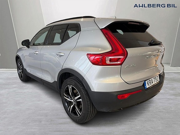 Volvo XC40 3 of 5