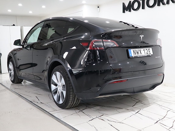 Tesla Model Y 4 of 5