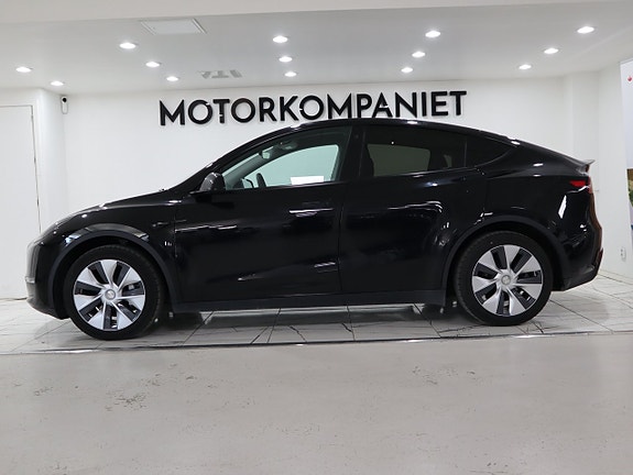Tesla Model Y 3 of 5