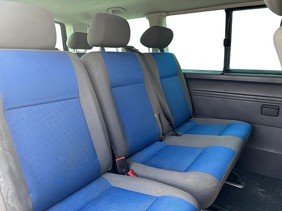 Volkswagen Caravelle 7 of 8
