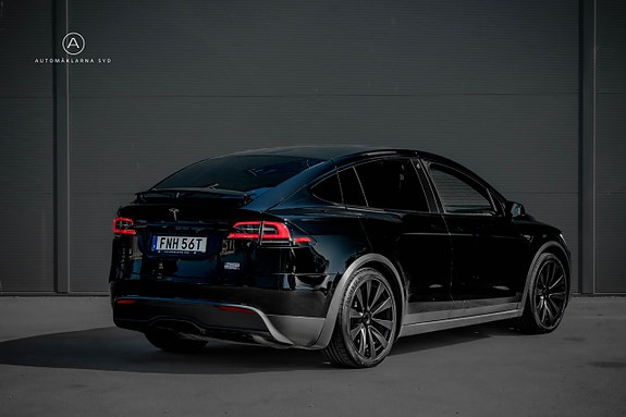 Tesla Model X 15 of 24