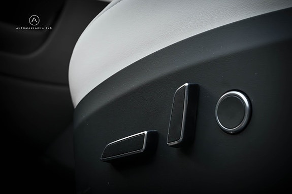 Tesla Model X 10 of 24