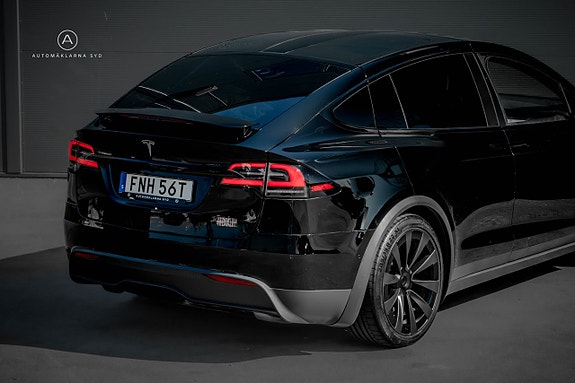 Tesla Model X 17 of 24