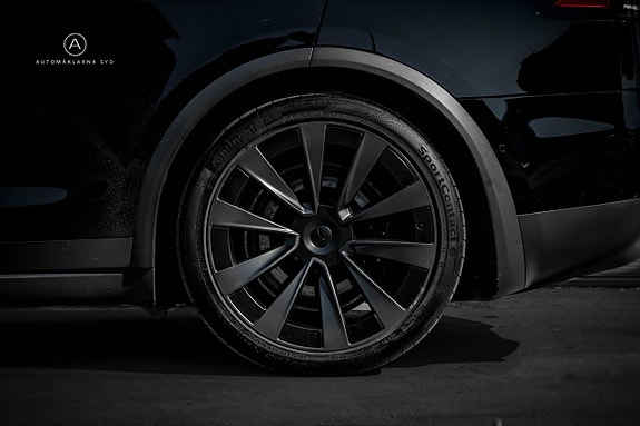 Tesla Model X 20 of 24
