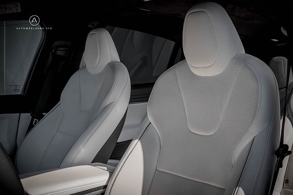 Tesla Model X 11 of 24