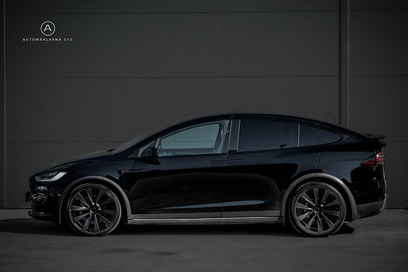 Tesla Model X 19 of 24