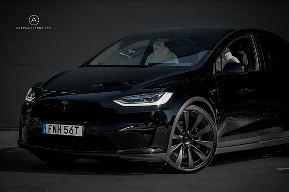 Tesla Model X 3 of 5
