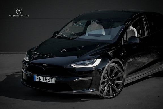 Tesla Model X 4 of 5