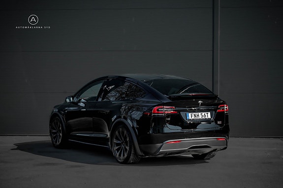 Tesla Model X 22 of 24