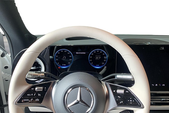 Mercedes-Benz GLB250+ 7 of 11