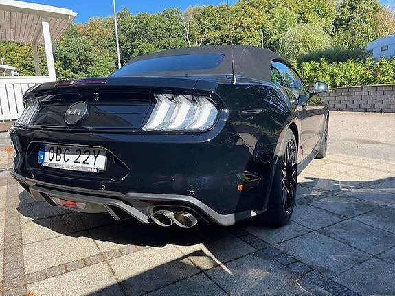 Ford Mustang 4 of 7