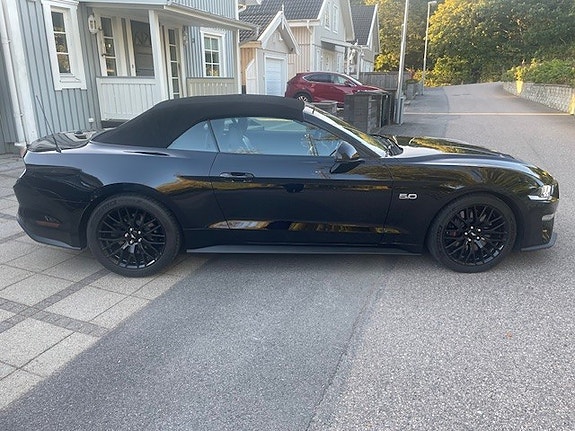 Ford Mustang 2 of 7