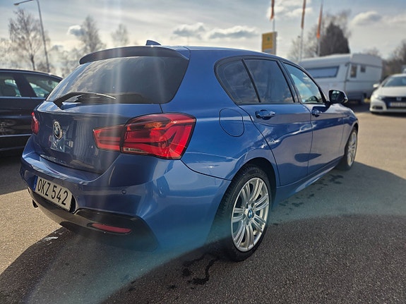 BMW 118d 3 of 5