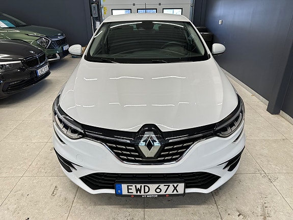 Renault Megane IV 3 of 5