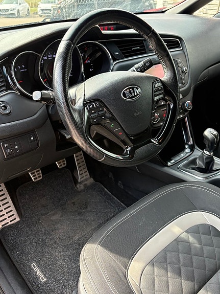 Kia Ceed 10 of 16