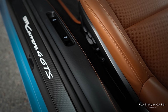 Porsche 911 Carrera 4 GTS 19 of 28