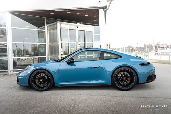 Porsche 911 Carrera 4 GTS 5 of 5