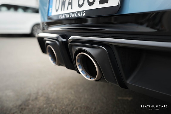 Porsche 911 Carrera 4 GTS 25 of 28