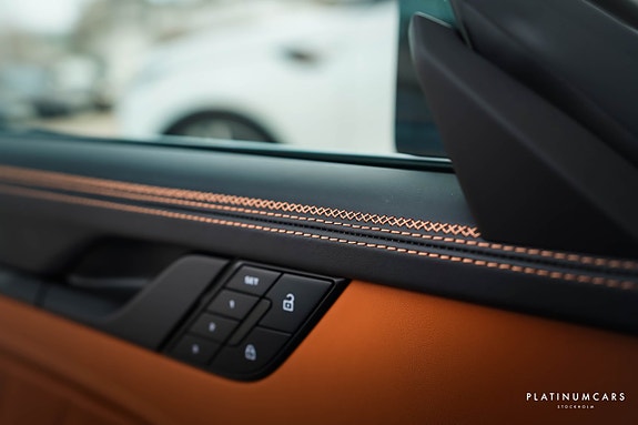 Porsche 911 Carrera 4 GTS 18 of 28
