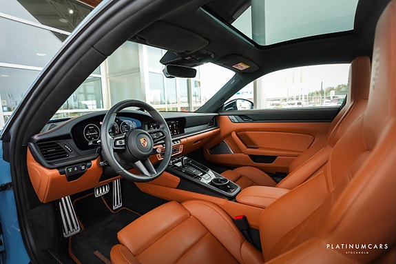 Porsche 911 Carrera 4 GTS 6 of 28