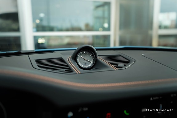 Porsche 911 Carrera 4 GTS 16 of 28