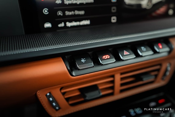 Porsche 911 Carrera 4 GTS 15 of 28