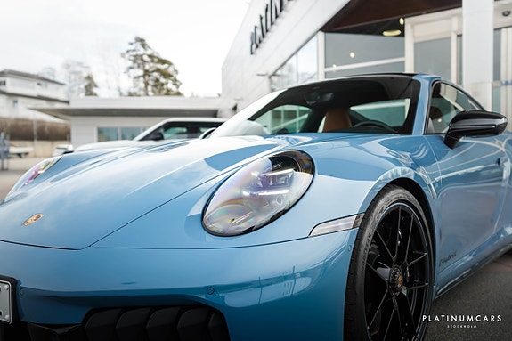 Porsche 911 Carrera 4 GTS 23 of 28