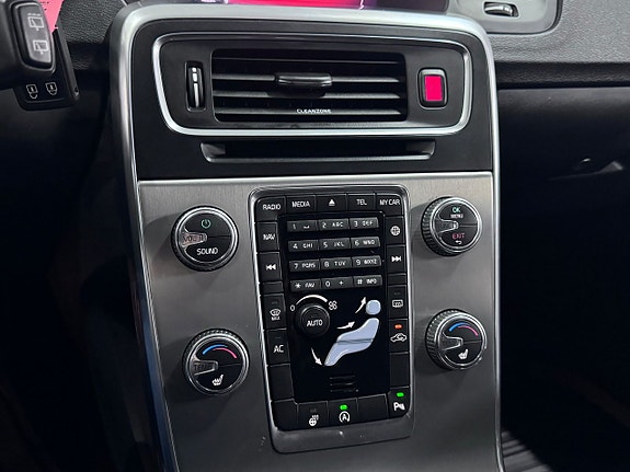 Volvo V60 24 of 30