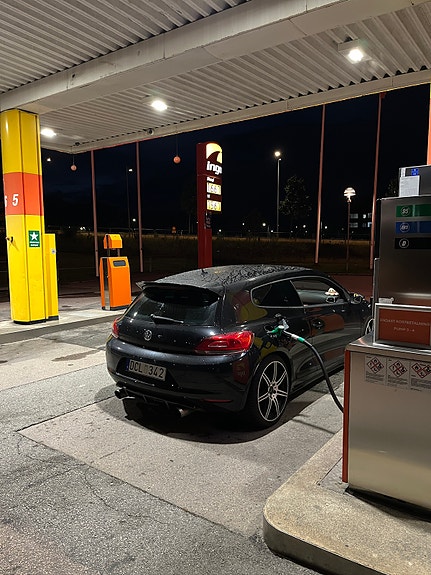 Volkswagen Scirocco 2 of 9