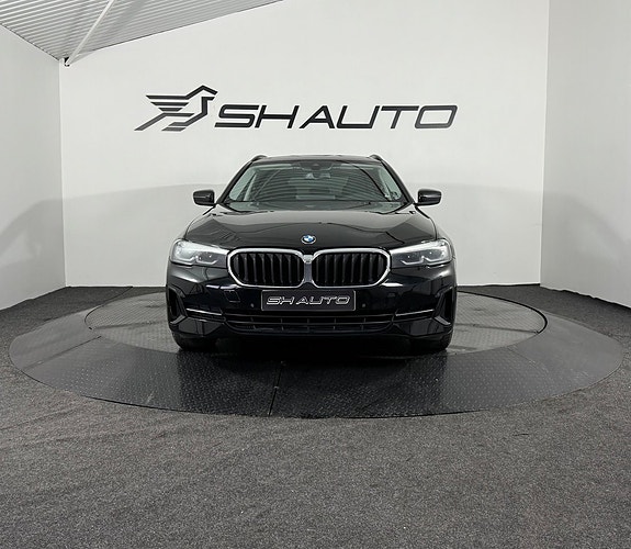 BMW 520d 2 of 5