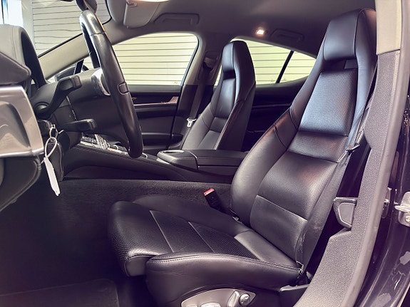 Porsche Panamera 4 13 of 17