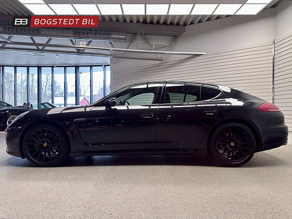 Porsche Panamera 4 4 of 5