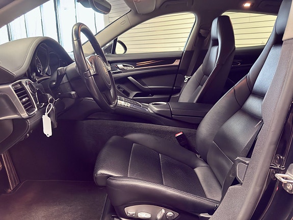 Porsche Panamera 4 12 of 17