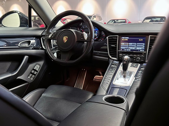 Porsche Panamera 4 16 of 17