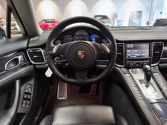 Porsche Panamera 4 10 of 17